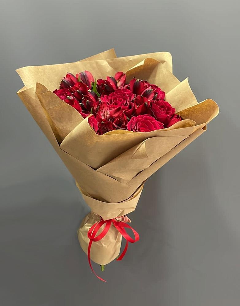 Букет цветов из: Альстромерии и Розы в Чернянке