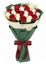 Букет Микс из красных и белых роз в Чернянке