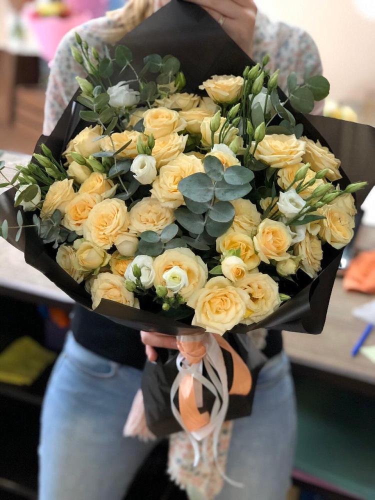 Букет цветов из: Розы и Лизиантусы в Чернянке