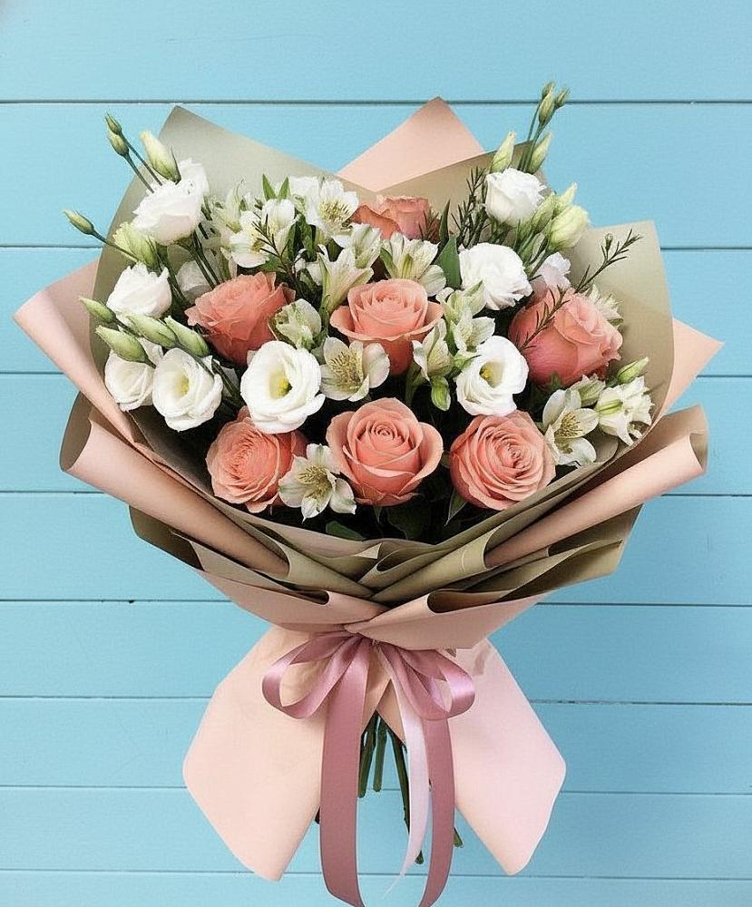 Букет цветов из: Розы, Альстромерии и Лизиантусы в Чернянке