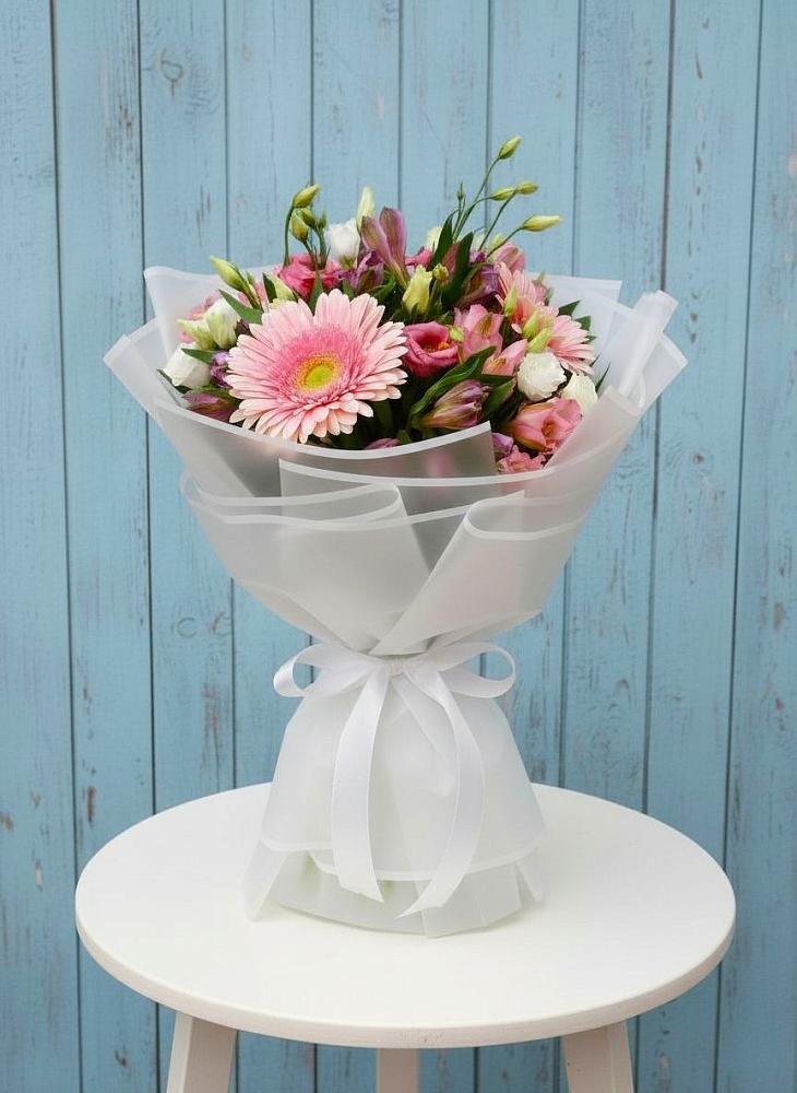 Букет цветов из: Герберы, Альстромерии и Лизиантусы в Чернянке