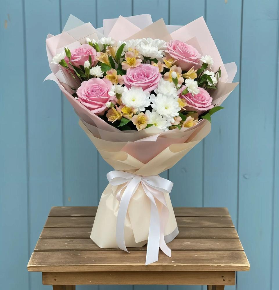 Букет цветов из: Гвоздики, Орхидеи и Розы в Чернянке