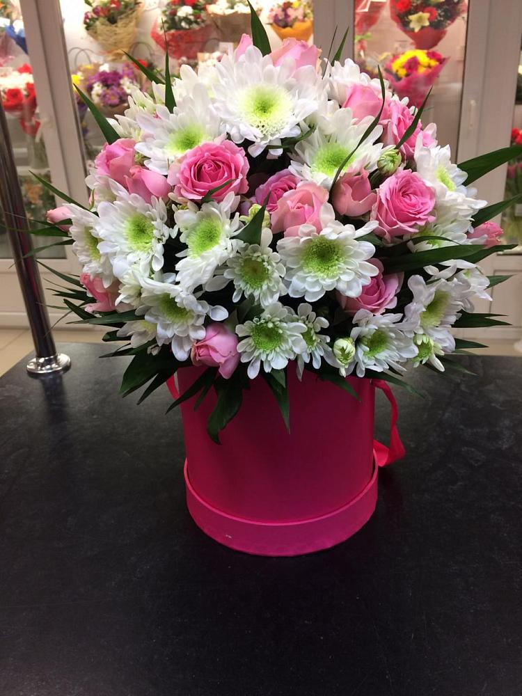 Цветочная композиция из Розы и Хризантемы в шляпной коробке в Чернянке