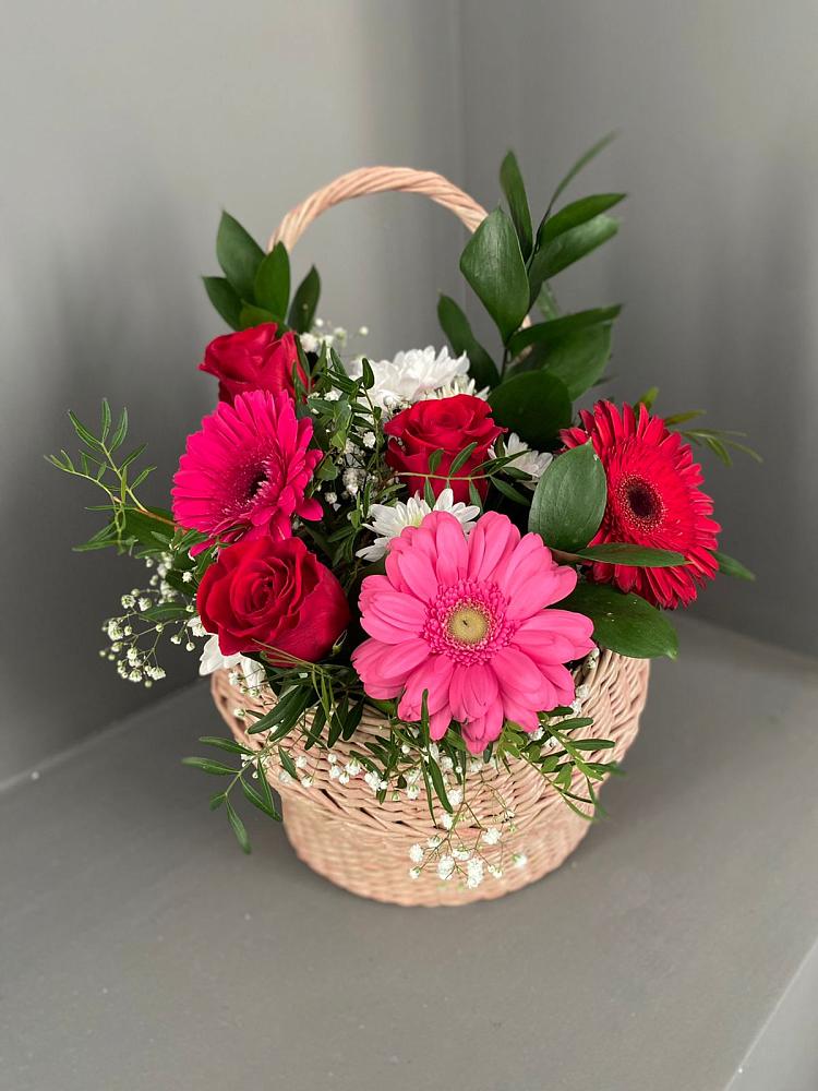 Цветочная композиция из Розы, Хризантемы и Герберы в корзине в Чернянке