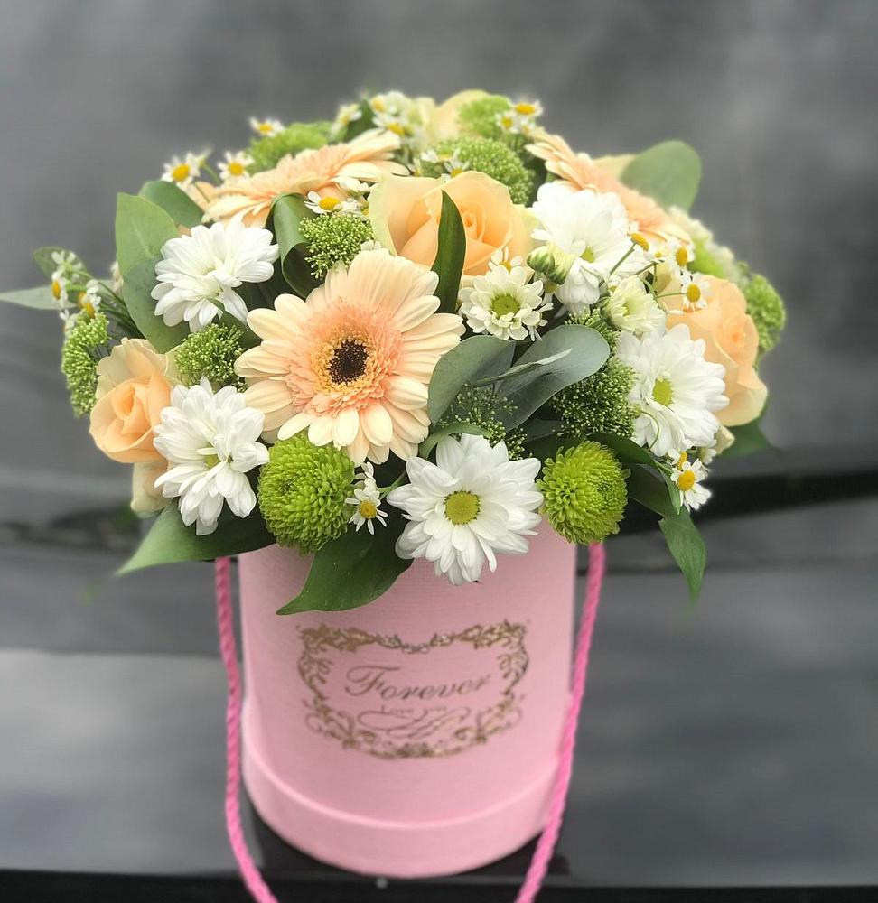 Цветочная композиция из Розы, Герберы и Хризантемы в шляпной коробке в Чернянке