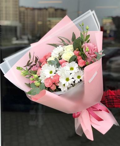 Букет цветов из: Розы, Лизиантусы и Хризантемы в Чернянке
