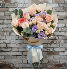 Букет цветов из:  Розы, Лизиантусы и Гвоздики в Чернянке