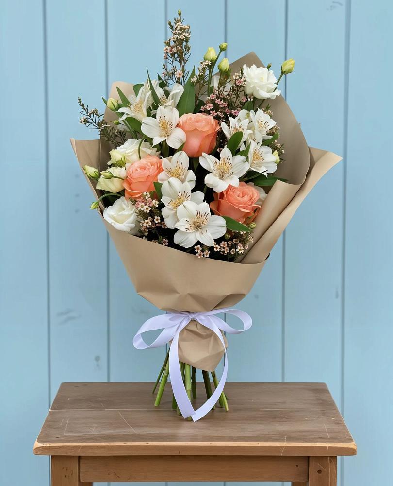 Букет цветов из: Альстромерии, Лизиантусы, Розы и Хризантемы в Чернянке