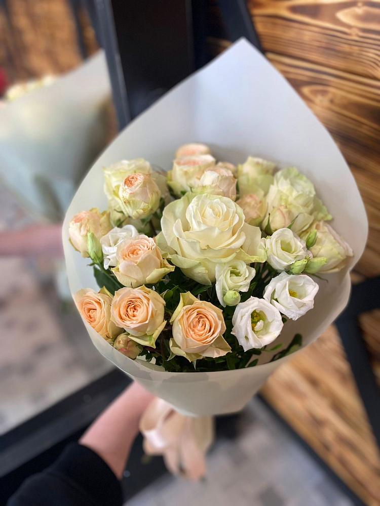 Букет цветов из: Розы и Лизиантусы в Чернянке